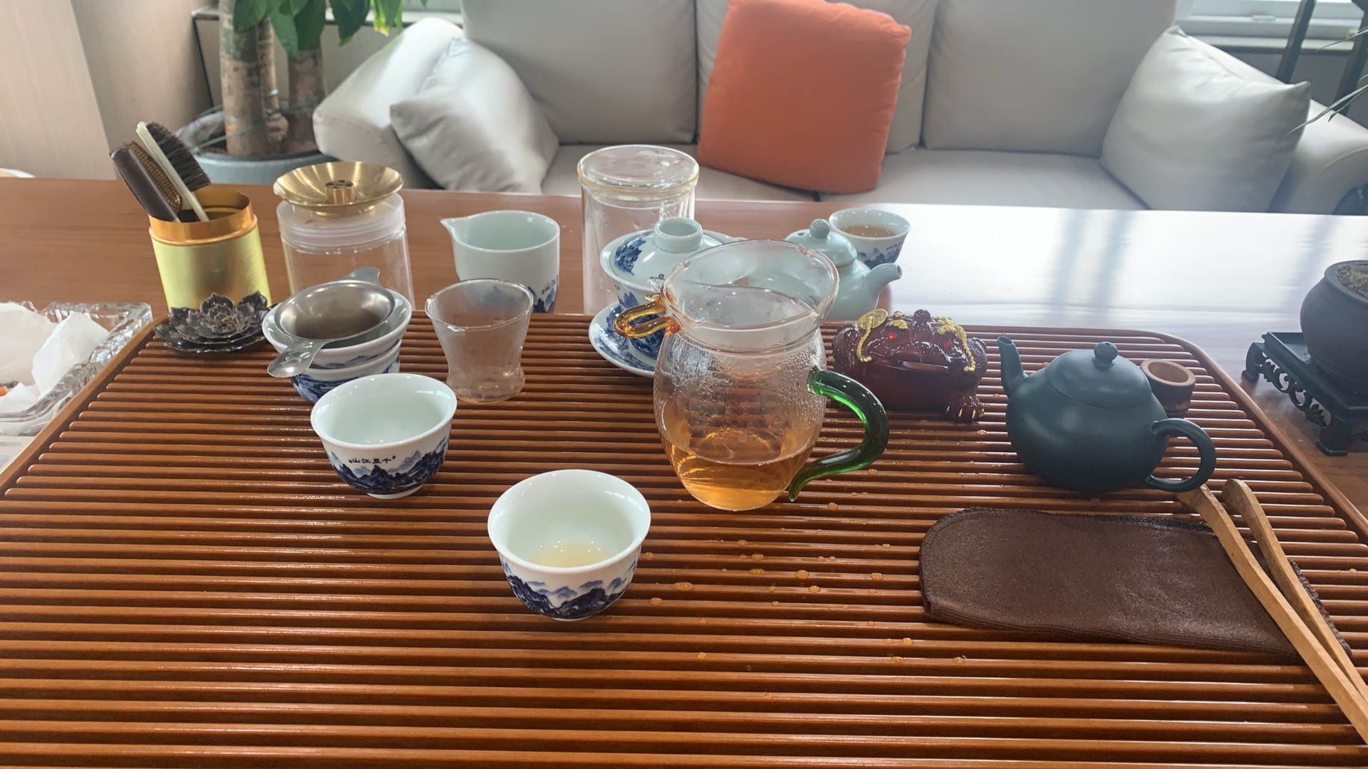 七绝·秋雨茶趣